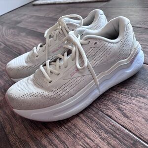 Brooks Women's Ghost Max 2 Sneakers